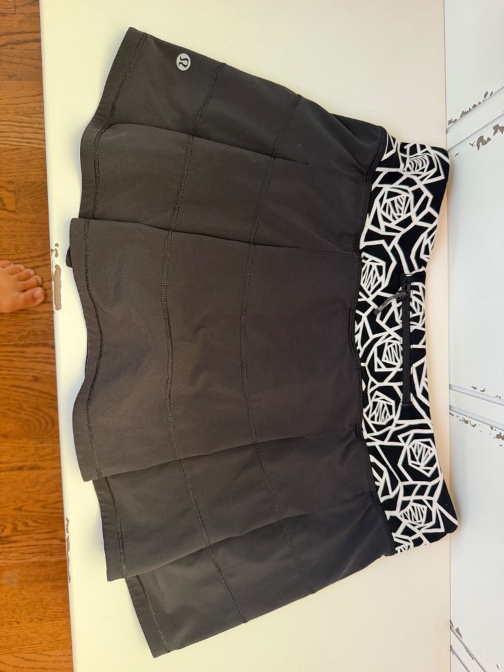 Lululemon skort - Picture 2 of 3
